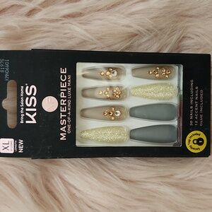 Brand New KISS MASTERPIECE False Nails-XL
